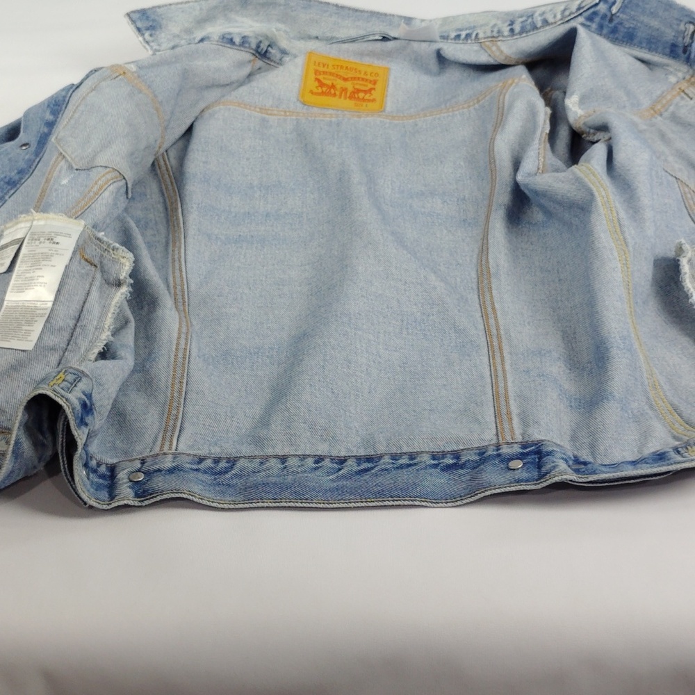 Levi Strauss & Co. Classic Blue Denim Mens Jacket. - Picture 15 of 16